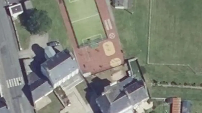 Vue aérienne du spot Street workout Peumerit, Hent Ar Skol