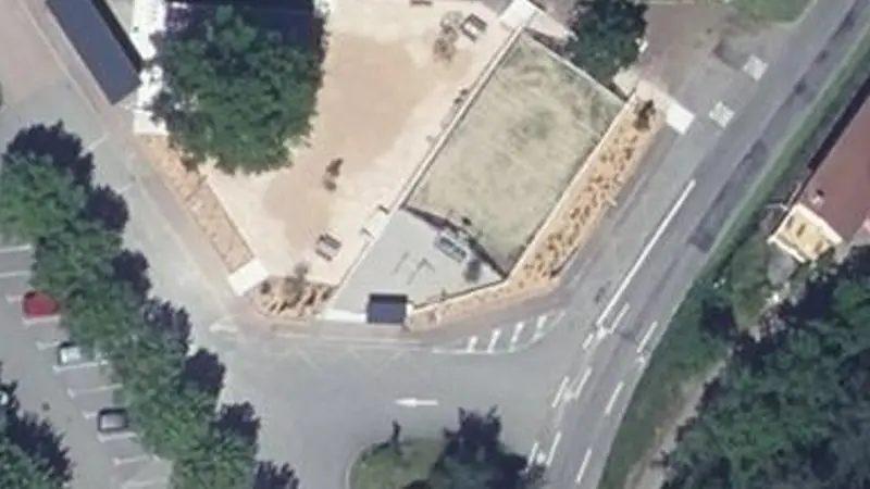 Vue aérienne du spot Street workout Valfleury, Place de la Mairie